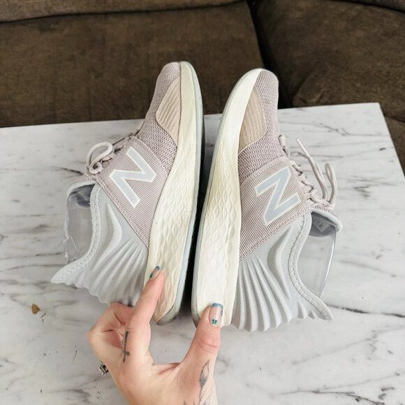 New Balance Womens Fresh Foam ROAV V2 Shoes Gray Running Size 7.5 - Picture 8 of 9